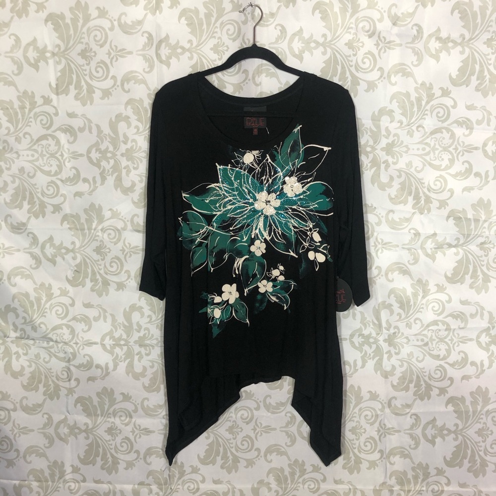 💚2/$19💚Fenchi Blue Black Floral Asymmetrical Top